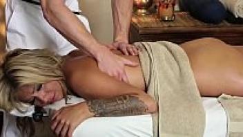 1. On the massage table, poor consumers were entered and loved -2015-11-12-05-13-021