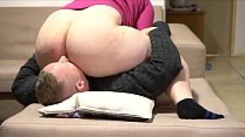 Facesitting Neighbour with a Hot Thick Natural Bubble Butt Pawg!