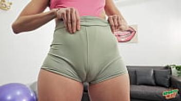 That round big hard ass is amazing! OUTSTANDING BODY Cameltoe, strong!