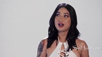 Interview with Pornstar: Avery Black