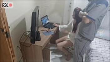 The perverted maintenance man is given to a young girl who is by herself at home! concealed camera