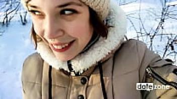 Winter blowjob done by an amateur outside