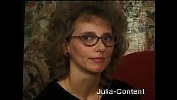 Janitor adores his wife - classic German music from the past