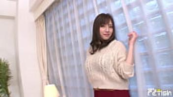 Before the photo shoot, a big-titted Japanese MILF is filmed backstage.