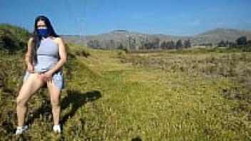 In order to find love in the woods, the girl wife leaves the gym with the trainer. She runs away from her spouse.