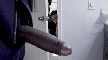 Interracial Gay Sex Threesome in Public: GAYWIRE