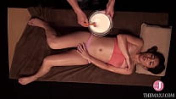 A mature, perverted wife's plump body shines with oil and provides the greatest massage just the way it is. [PTS-385]