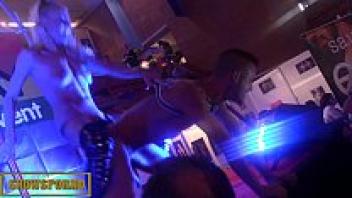 In public, an Italian starlet shows affection for homosexuals