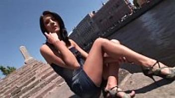 GANG BANG: She spent 45 intense minutes without leaving everything unused.