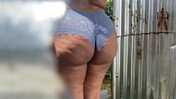 AMATEUR CAMERA CAPTURES A BEAUTIFUL BIG ASS