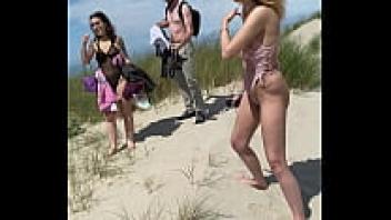 Vlog: Four Friends Are Split Between the Beach and the Dunes