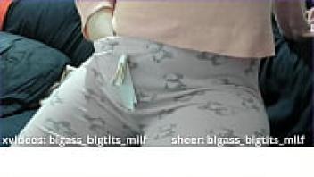 PYJAMA PUSSY FİNGER-CUM-MİLF MASTURBATE