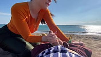 The beach babe was willing to be sucked.