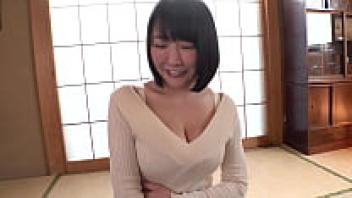 Gorgeous, voluptuous Japanese woman¹