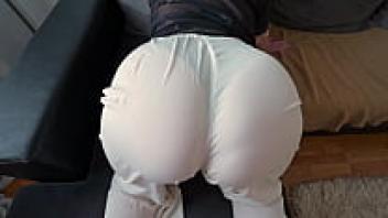 The enormous ass of a stepsister who loves to love is visible through the pants.